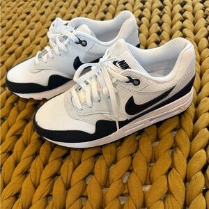 Kid’s Nike Black and White Air Max 1 - Size 4